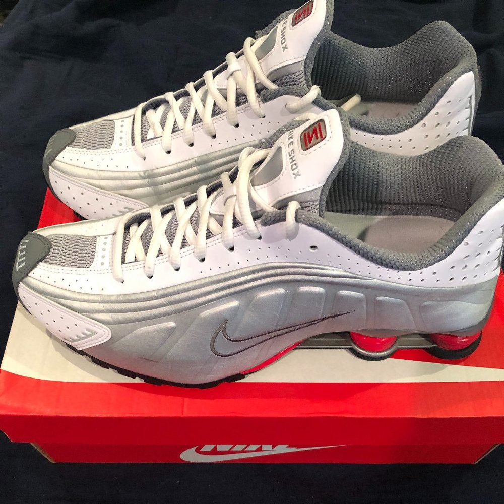 Nike Shox R4 Retro 'Comet Red' Size10.5 GREAT DEAL